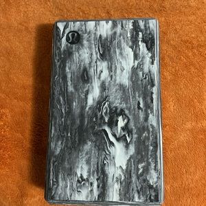 Lululemon yoga block
